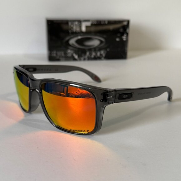 Oakley Holbrook Smoke Gray Frame 9102 PRIZM POLARIZED Ruby Iridium - Picture 2 of 11